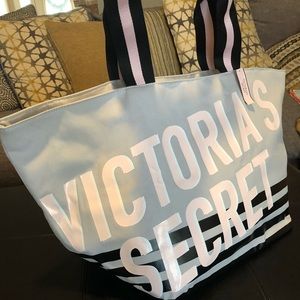 Victoria’s Secret Weekender Bag 💕